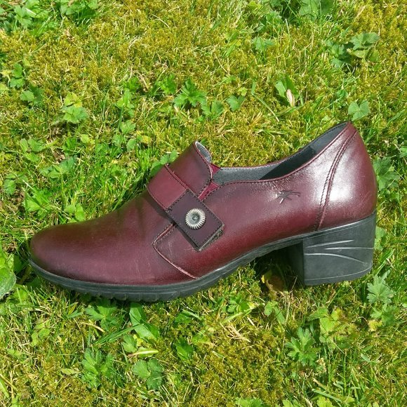 Plum Color Leather Mid-Heeled Shoes Made in Spain - Picture 1 of 4
